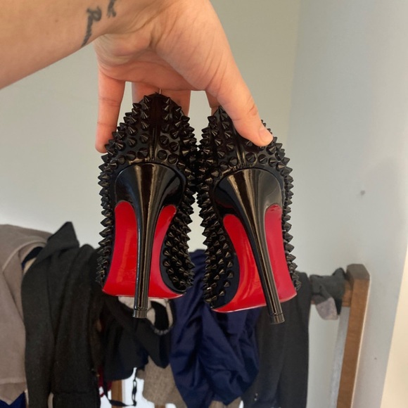 christian louboutin patent leather studded accents pumps - Picture 3 of 4